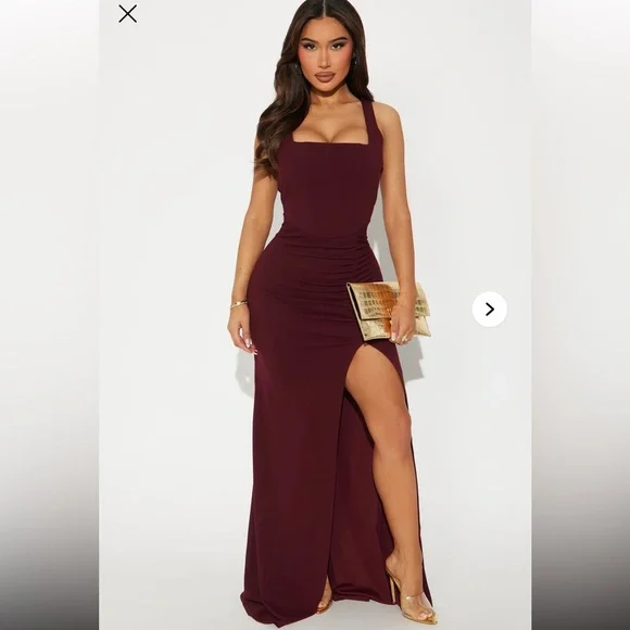 Elegant Burgundy Evening Gown - Picture 1 of 3